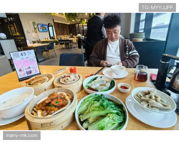 杨威家的早餐菜单，比我们一个月工资还贵