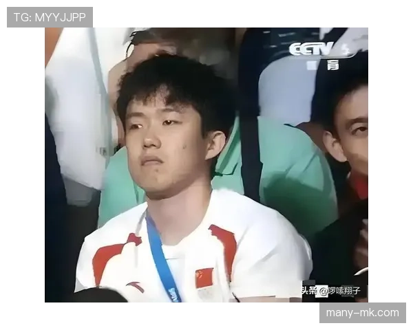 王楚钦赛场像战士，生活照像贵族度假——看完我连周末外卖都不好意思点了